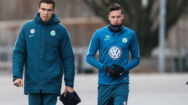 
                <strong>Dezember 2016: Draxler wird von VfL-Fans ausgepfiffen</strong><br>
                Wirklich besser wurde es dadurch aber nicht. Und so musste Ismael auch ungewöhnliche Entscheidungen treffen: Am 9. Dezember verkündete der Coach, dass der wechselwillige Draxler nicht mit zum Kader für das Spiel gegen die Bayern zählen würde. Ismael reagierte damit auch auf den Ärger der VfL-Anhänger. "Man muss die Fans verstehen. Der Spieler selbst hat sich in diese Situation gebracht", stellte der Trainer fest.
              