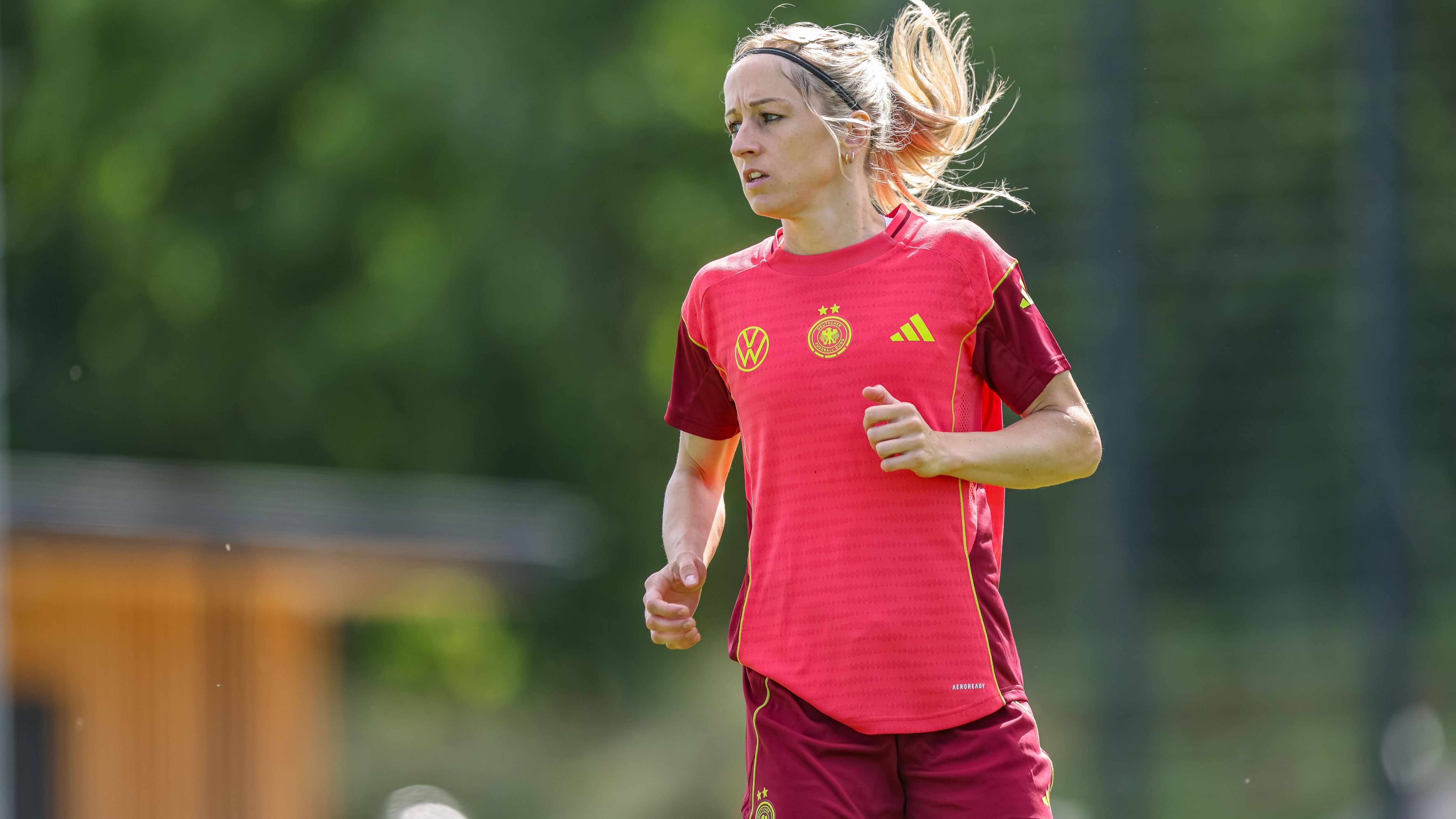 <strong>Kathrin Hendrich</strong><br>Position: Abwehr<br>Verein: VfL Wolfsburg<br>Länderspiele: 83