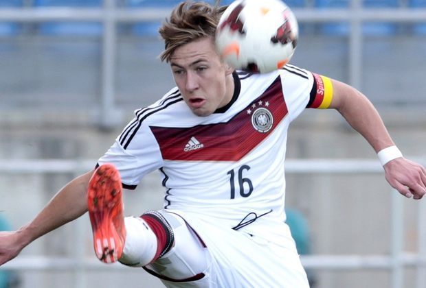 
                <strong>Felix Passlack</strong><br>
                "Felix ist eines unserer größten Talente. Er ist noch gar nicht so richtig auf eine Position festgelegt, kann rechts hinten und rechts vorne spielen oder als Spielmacher auflaufen", sagt Sportdirekor Michael Zorc über den Junioren-Nationalspieler.
              