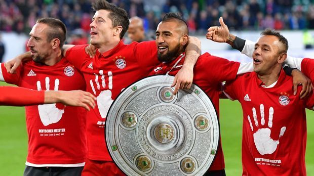 
                <strong>1. Platz: FC Bayern ist deutscher Meister</strong><br>
                Der FC Bayern München ist zum 27. Mal deutscher Meister: Das stand bereits am 31. Spieltag nach dem 6:0 gegen Wolfsburg fest. Durch den Sieg gegen Freiburg haben die Münchner nun 82 Punkte auf dem Konto und damit 13 Punkte Vorsprung auf den Zweitplatzierten. 
              