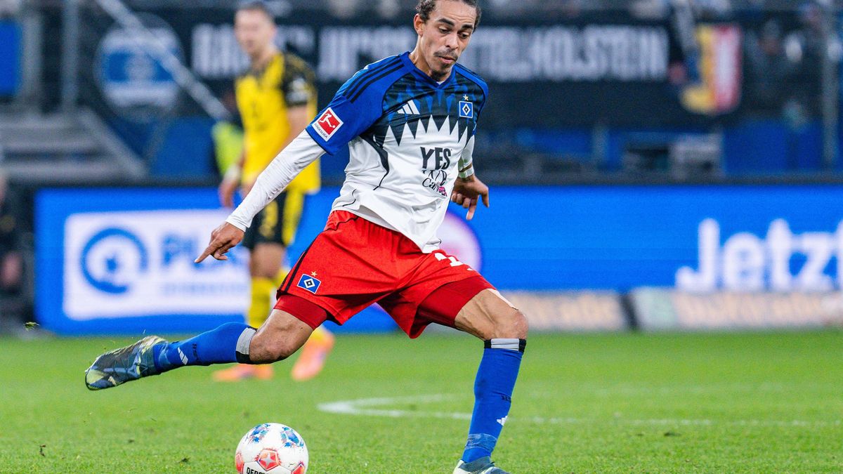 08.11.2025, Hamburger SV vs. Borussia Dortmund, 1. Bundesliga, 10. Spieltag Yussuf Poulsen (Hamburger SV, 15) Wichtiger Hinweis: Gemaess den Vorgaben der DFL Deutsche Fussball Liga bzw. des DFB Deu...