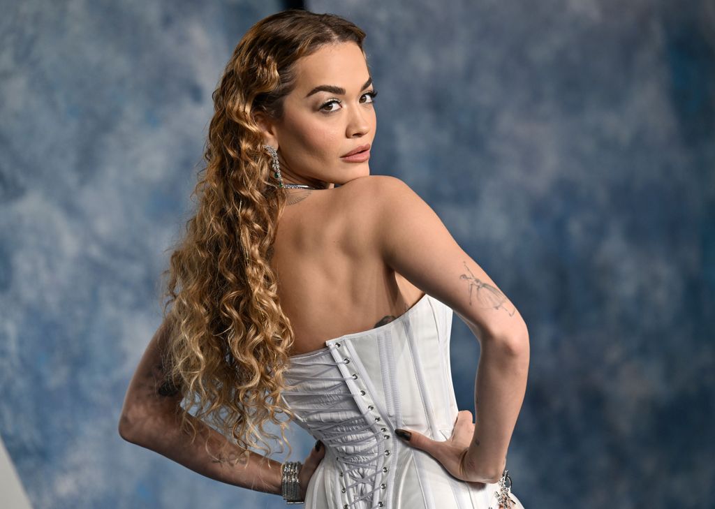 Ohne BH: Rita Ora begeistert mit sexy Transparent-Look in Paris