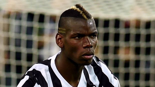 
                <strong>Paul Pogba Mai 2014</strong><br>
                Mai 2014: Vier Monate zuvor geht er es etwas kürzer an. Auch über den Ohren trägt Pogba zwei helle Streifen.
              