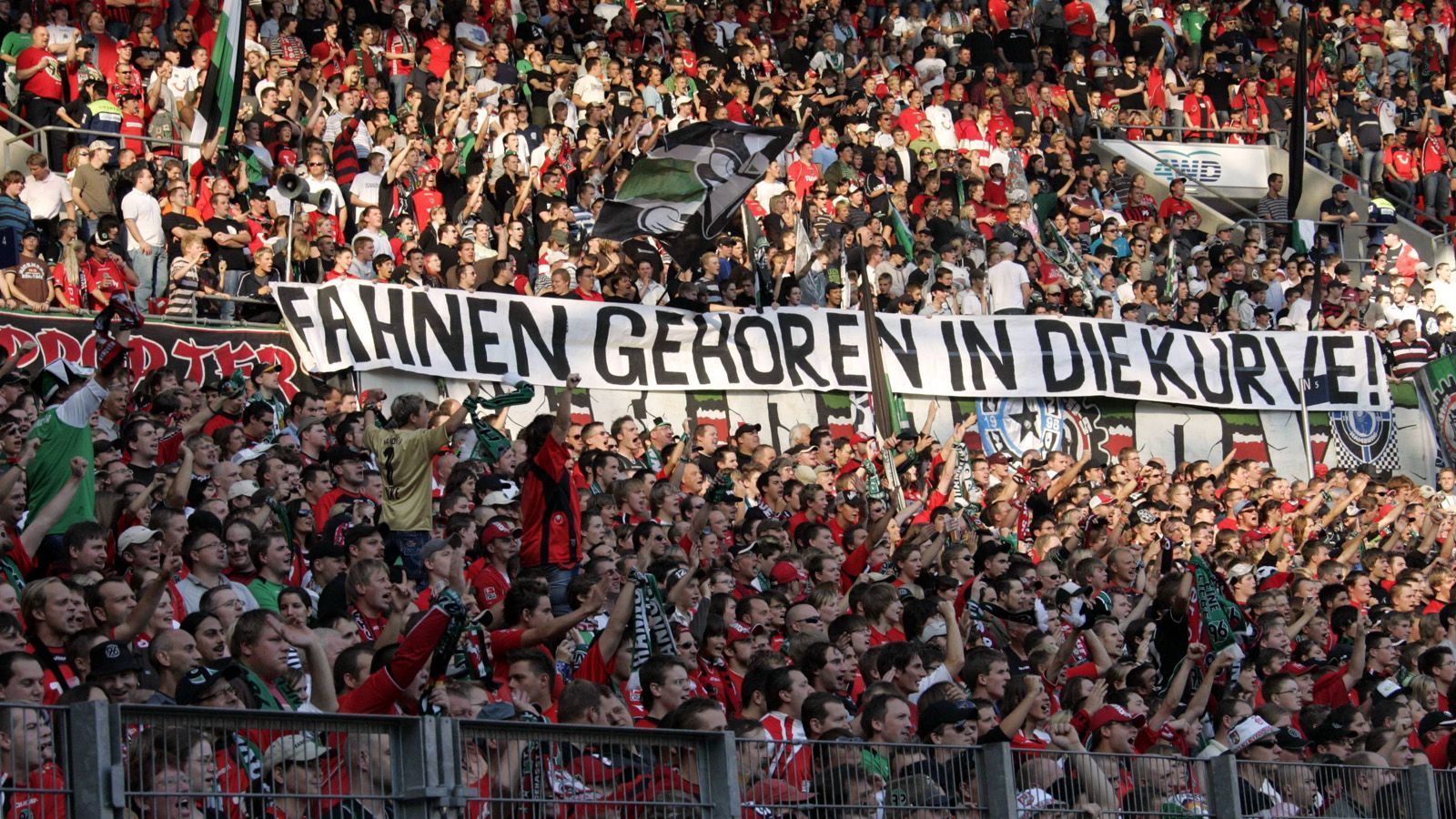 
                <strong>Platz 4: Hannover 96</strong><br>
                Verkaufte Dauerkarten: 
              