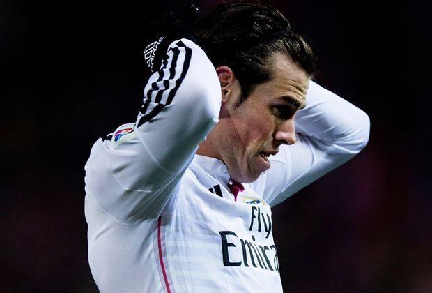 
                <strong>Bale im Abseits</strong><br>
                Die Königlichen erwischen einen guten Start. Die erste große Möglichkeit vergibt Sergio Ramos. Wenig später schießt Gareth Bale nach einer Standardsituation das erste Tor - doch der Waliser steht im Abseits. Der Treffer zählt nicht. 
              