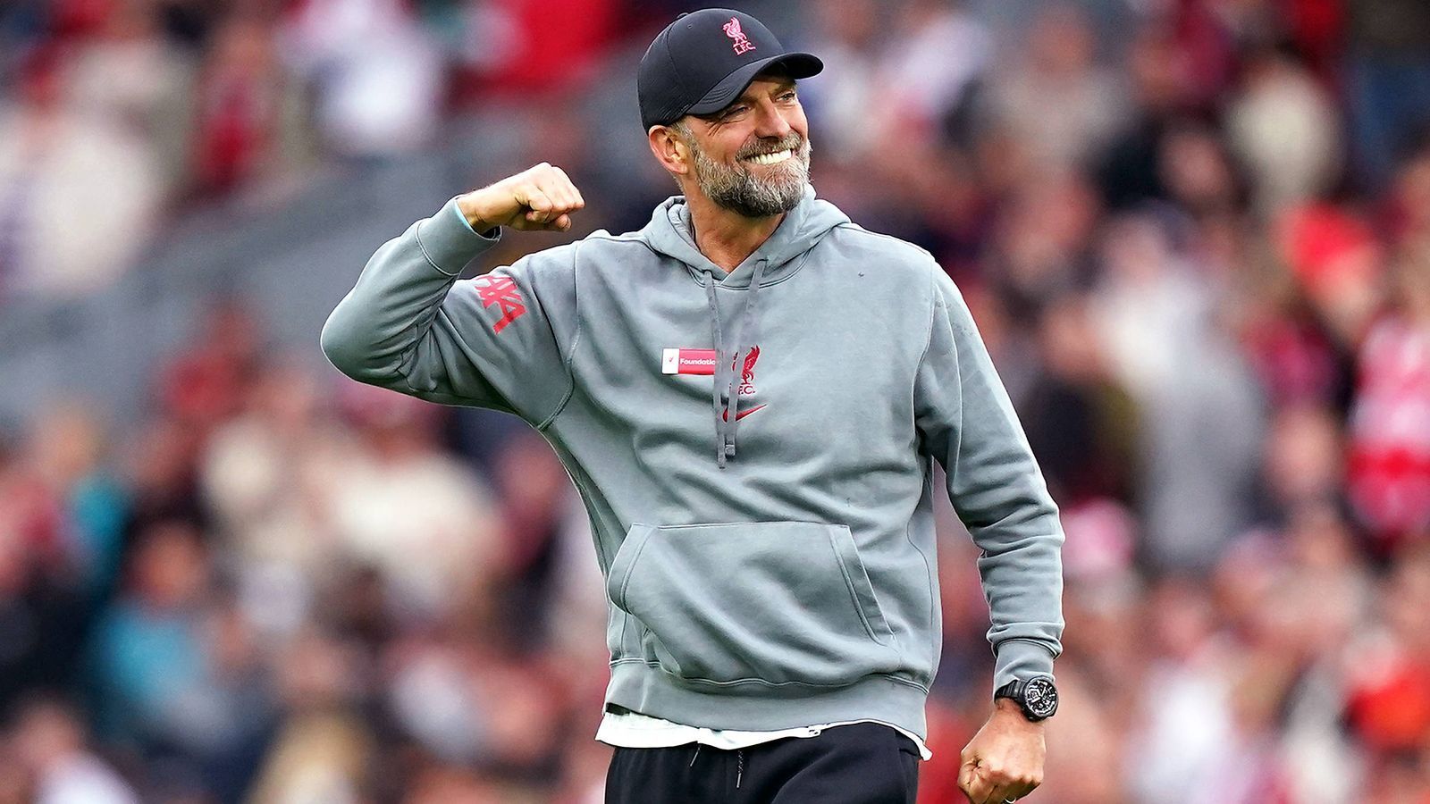 
                <strong>Jürgen Klopp</strong><br>
                Der Trainer des FC Liverpool wäre wohl die allseits unumstrittene Wunschlösung. Hat an der Anfield Road aber einen Vertrag bis 2026 und schon mehrfach klargemacht, dass er deshalb nicht zur Verfügung steht, zuletzt nach der WM-Pleite in Katar. Denkbar scheint höchstens, dass sein Kumpel Watzke ihn als Helfer in der Not nur für das EM-Turnier überreden könnte, falls der DFB erst kurz vor der Endrunde die Reißleine bei Flick ziehen würde. 
              