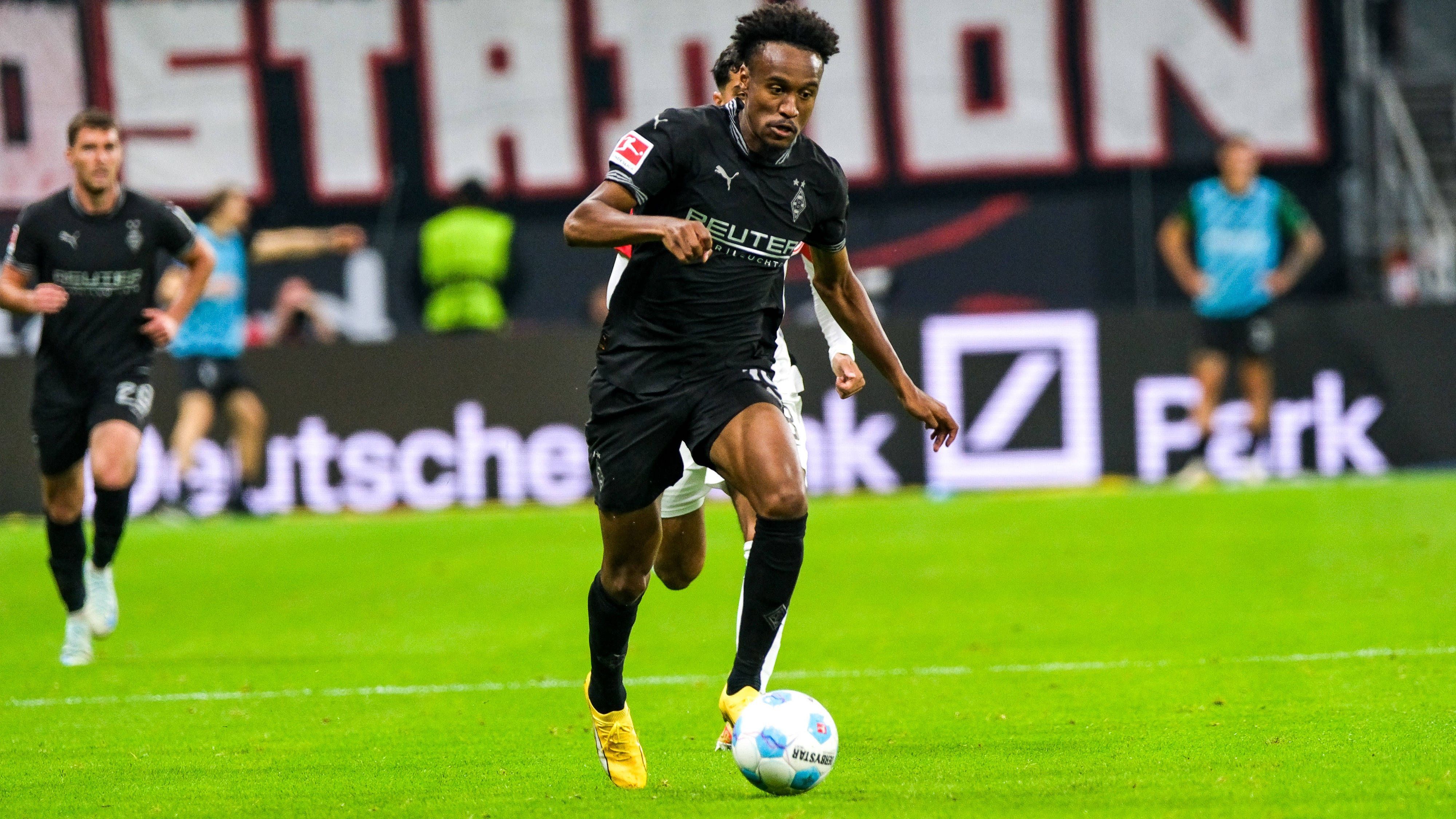 <strong>7. Platz (geteilt): Nathan Ngoumou - 36,53 km/h</strong><br>- Saison: 2024/25<br>- Klub: Borussia Mönchengladbach<br>- Position: Rechtsaußen