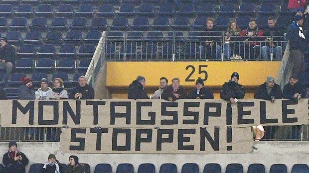 
                <strong>"Fehlt nur noch Helene": So protestieren die Eintracht-Fans gegen Montagsspiele</strong><br>
                
              