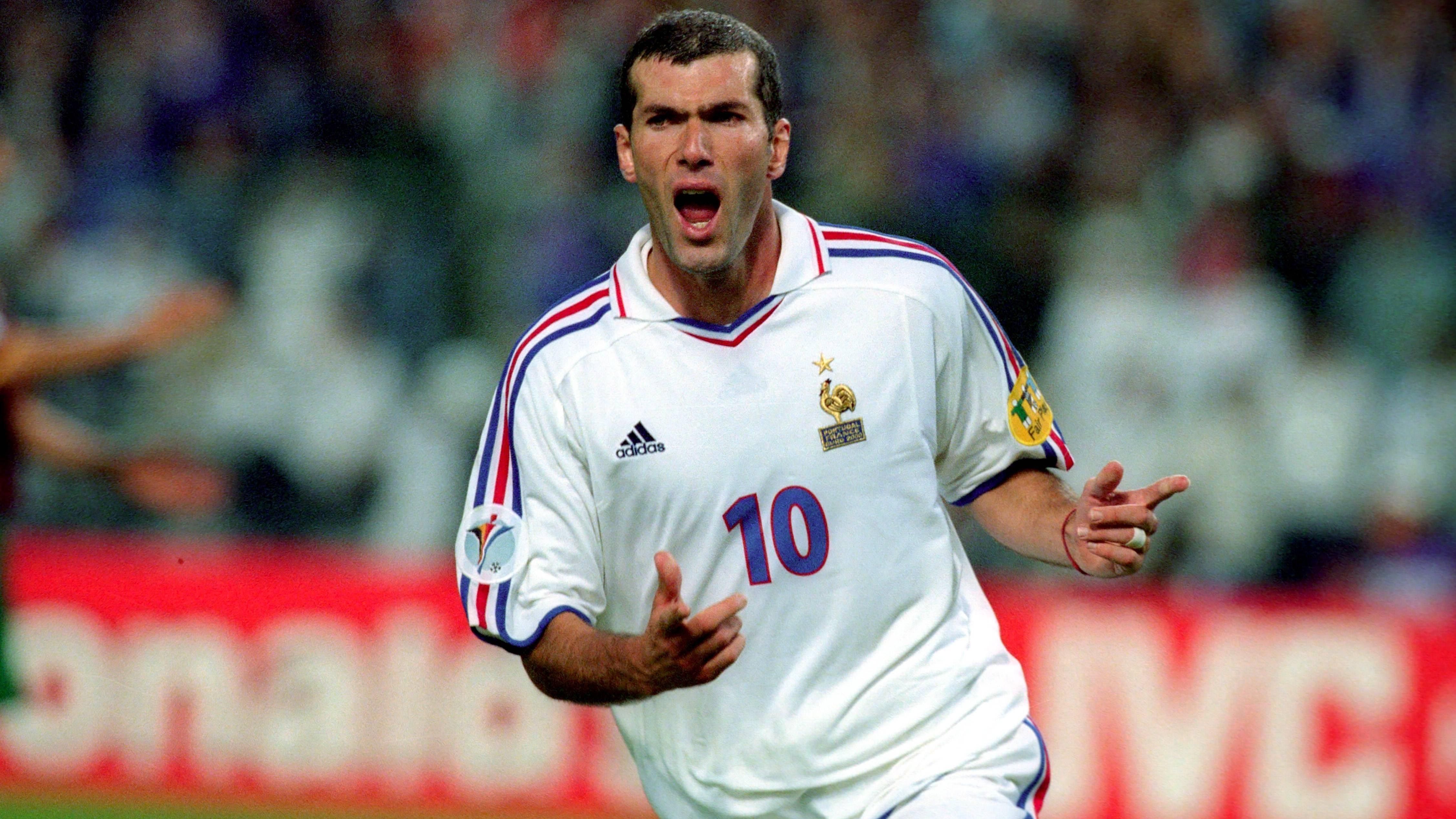 
                <strong>2000: Zinedine Zidane </strong><br>
                &#x2022; Nationalität: Frankreich <br>&#x2022; damaliger Verein: Juventus Turin <br>
              