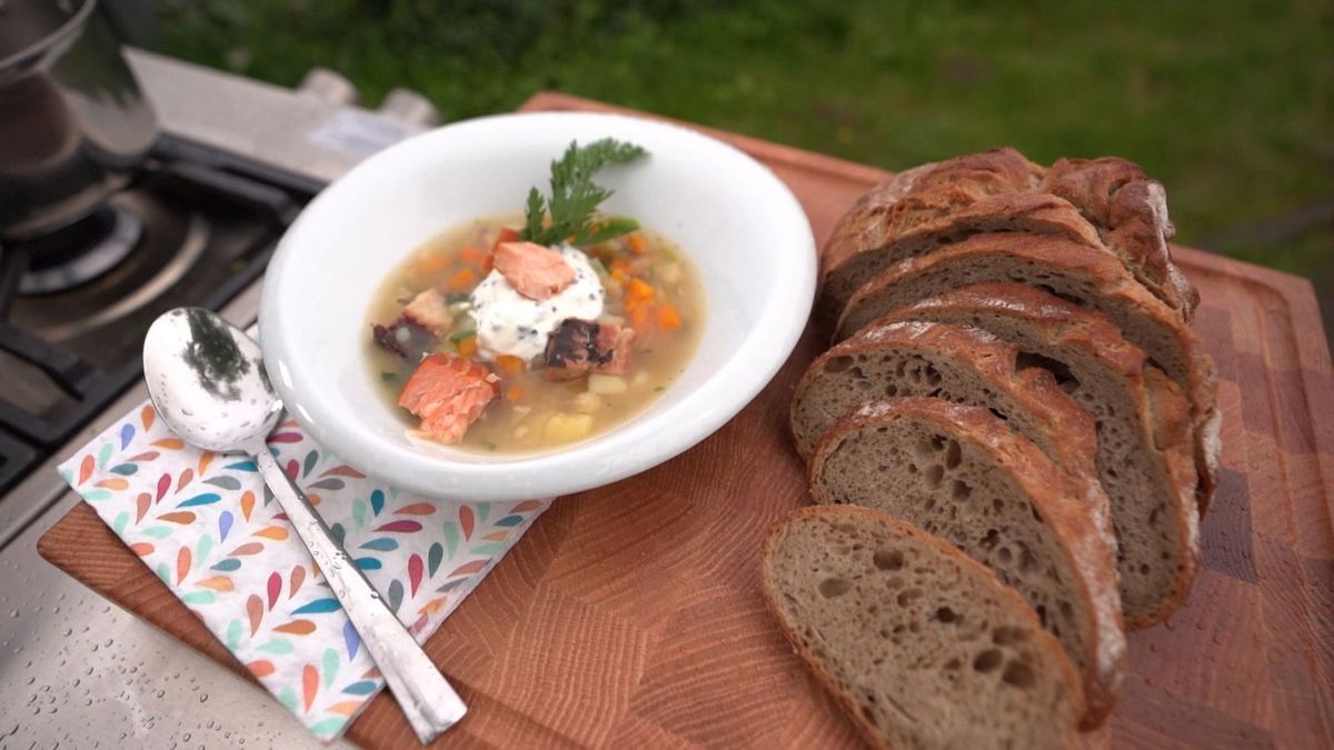 Kartoffelsuppe mit Räucherfisch