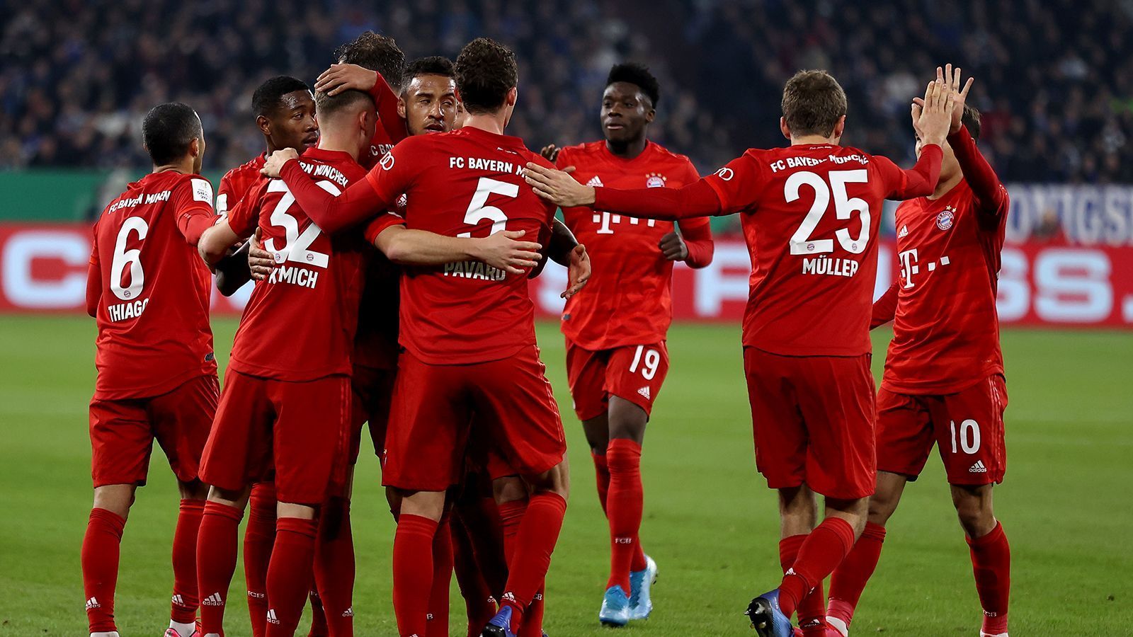 
                <strong>Bundesliga (Deutschland)</strong><br>
                Meister: FC Bayern München (55 Punkte)
              