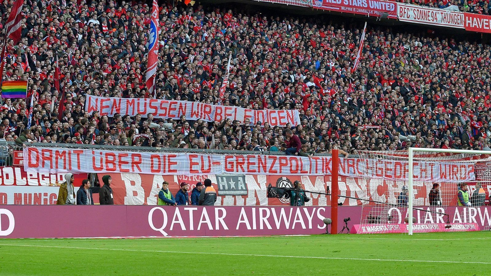 
                <strong>Fans des FC Bayern München</strong><br>
                "Wen müssen wir beleidigen, damit über die EU-Grenzpolitik nachgedacht wird?" - Die Bayern-Fans kritisierten im Rahmen der "Causa Hopp" die Schwerpunktsetzung in der öffentlichen Aufmerksamkeit.
              