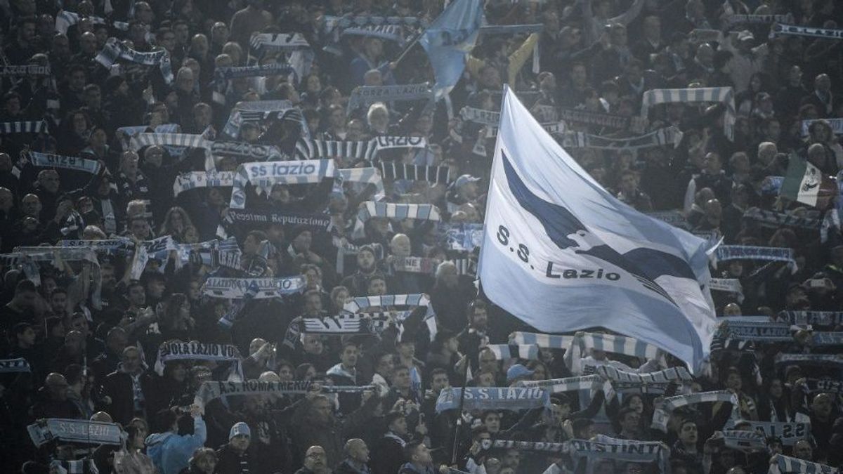 Wegen Mussolini-Banner: Sieben Lazio-Fans verhaftet
