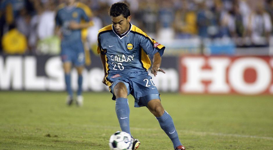
                <strong>2002: Carlos Ruiz (Los Angeles Galaxy)</strong><br>
                2002: Carlos Ruiz (Los Angeles Galaxy). Topscorer mit 24 Treffern und MLS-Champion mit LA Galaxy - die Wahl des Guatemalteken Carlos Ruiz zum MVP 2002 war vermutlich keine schwere.
              
