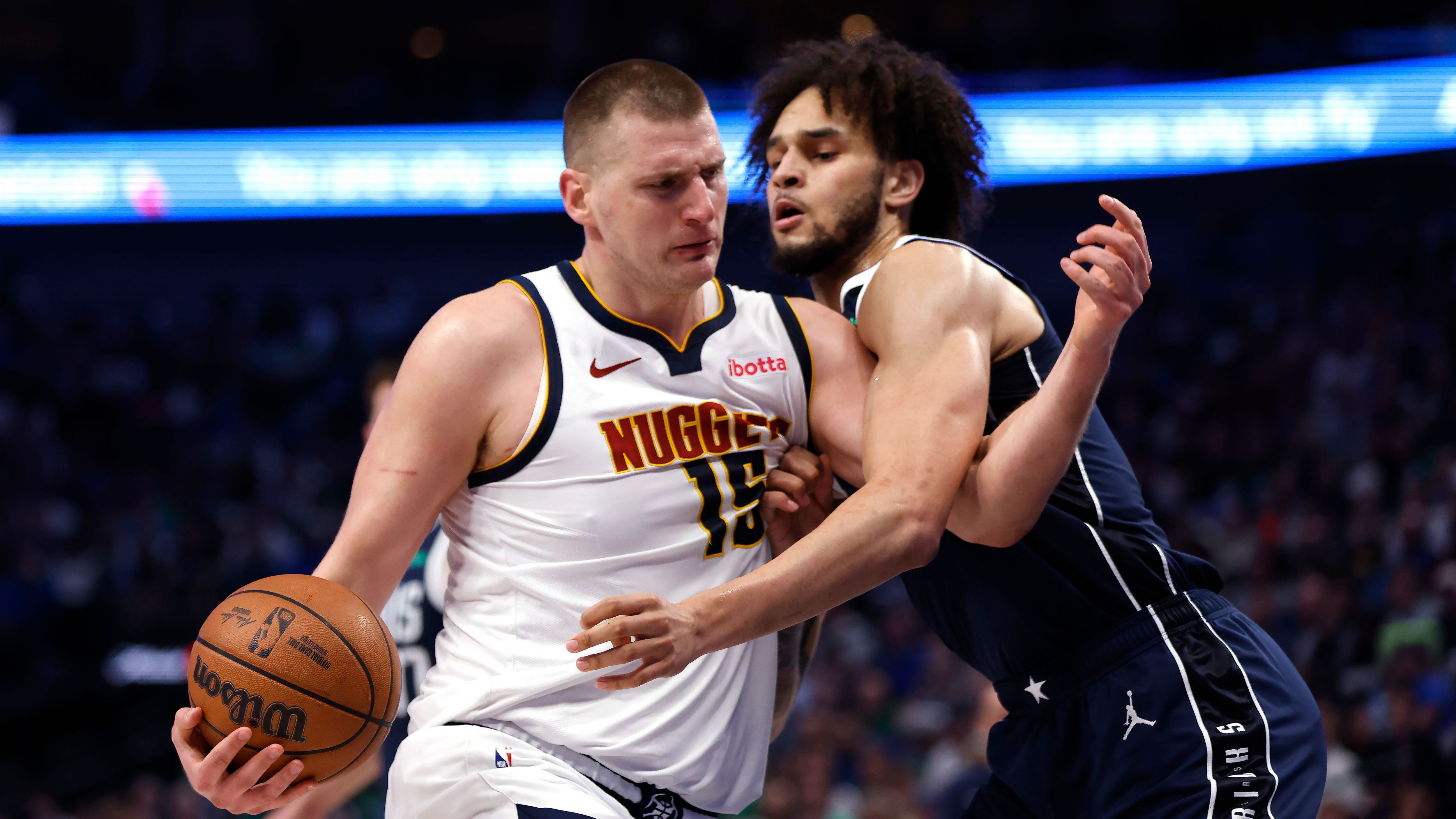 <strong>2. Denver Nuggets (zuvor Rang 2, 51:22)</strong> <br>Es ist weiterhin ein harter Kampf an der Spitze im Westen. Die Nuggets gewannen neun aus zehn Spielen, dann kamen die Suns und es gab eine überraschend verdiente Niederlage. Selten dominieren die Nuggets, doch in Clutch Games sind sie sehr stark (25:12). Ein großes Problem stellen derzeit mal wieder die Minuten ohne Jokic auf dem Feld dar.