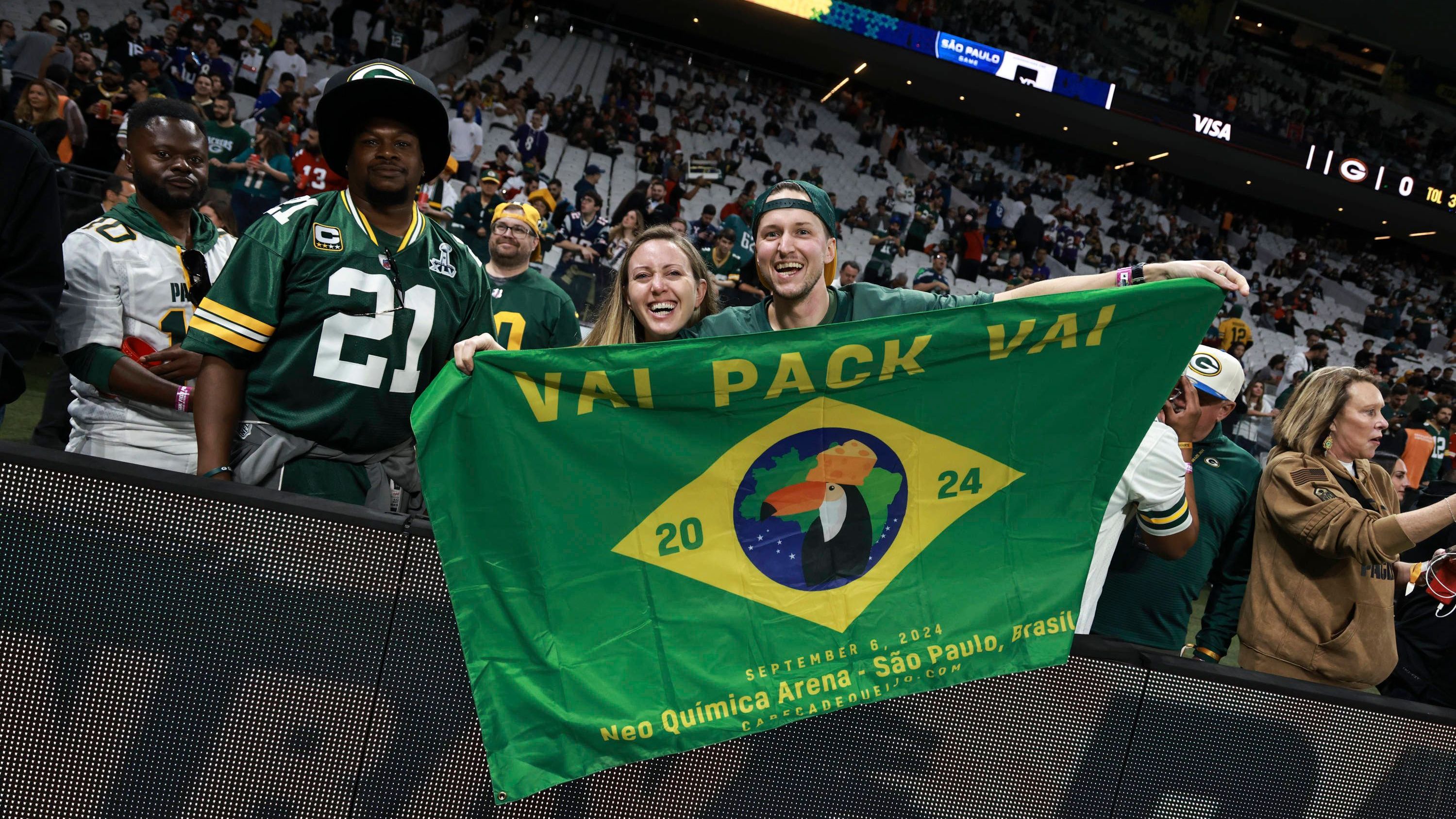 <strong>Go Pack Go!</strong><br>"Vai Pack Vai", steht auf der Fahne dieses Anhängers, was so viel bedeutet wie "Go Pack Go" - der Schlachtruf der Green Bay Packers.