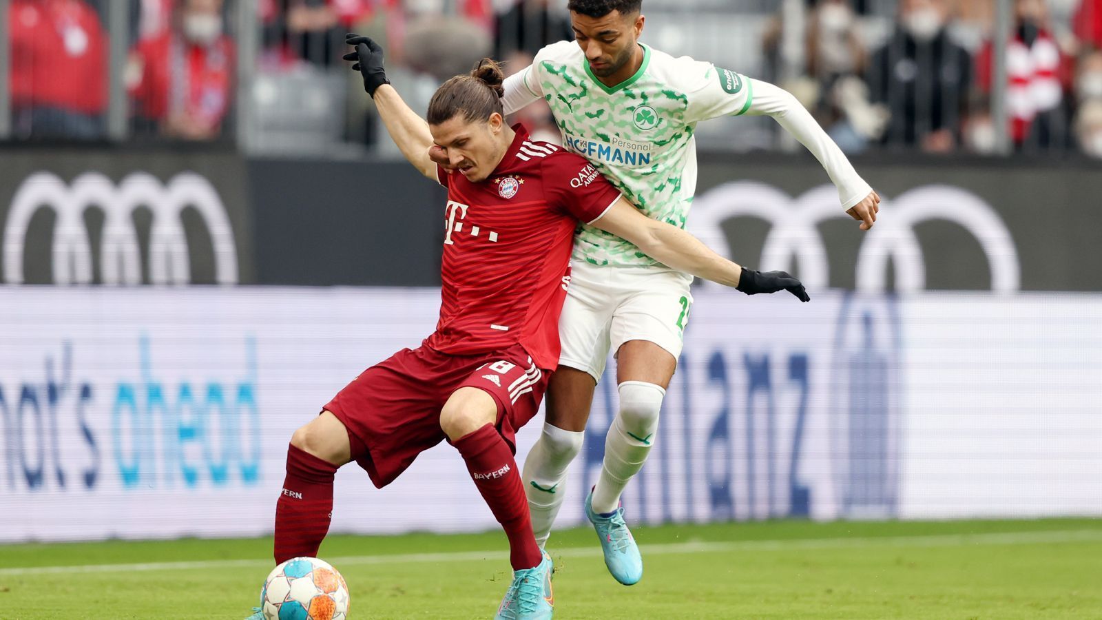
                <strong>Marcel Sabitzer</strong><br>
                Fälschte den Freistoß von Hrgota unglücklich zum 0:1 ab. Auch Sabitzer blieb im defensiven Mittelfeld über weite Strecken blass, weshalb teilweise nicht die gewohnte Dominanz der Bayern zu sehen war. ran-Note: 4
              
