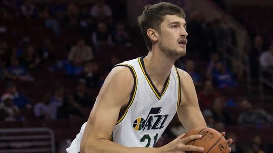 <strong>Tibor Pleiß</strong><br>- In der NBA von 2015 bis 2016 <br>- Teams: Utah Jazz (2015-2016)<br>- Spiele (Regular Season und Playoffs): 12 und 0 <br> - Statistiken (Regular Season): 2.0 Punkte, 1.3 Rebounds