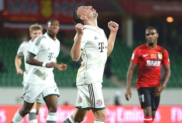 
                <strong>FC Bayern - Guangzhou Evergrande</strong><br>
                Europas Fußballer des Jahres ist auch der erste, der jubeln darf. In der 40. Minute erzielt Franck Ribery das 1:0 für den FC Bayern ...
              