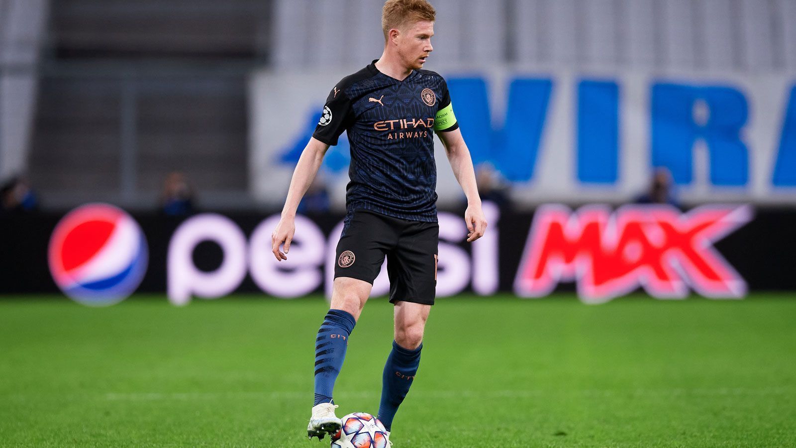 
                <strong>Kevin De Bruyne (Manchester City)</strong><br>
                Alter: 29 Jahre -Position: Offensives Mittelfeld
              