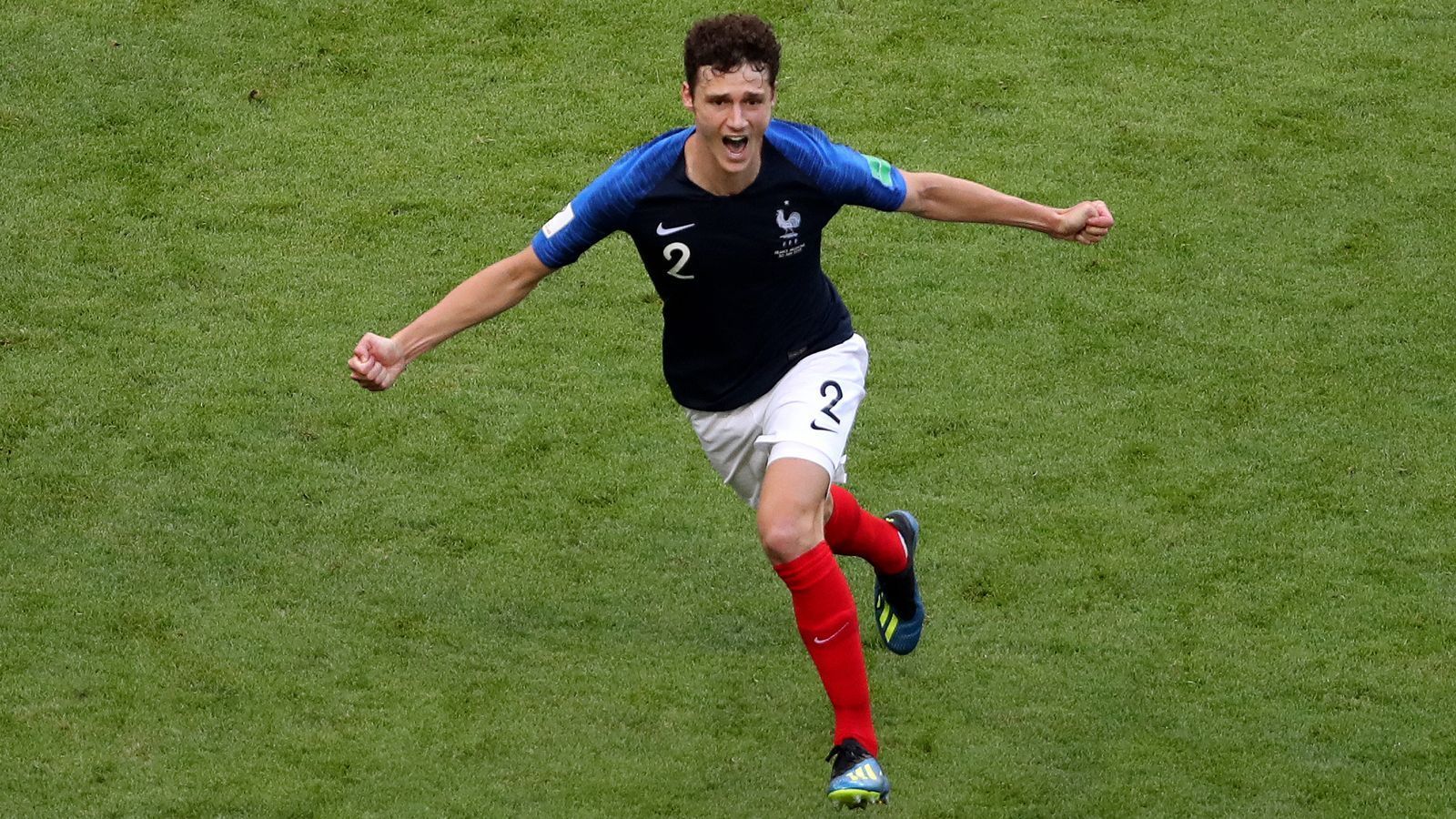 
                <strong>Der Shooting-Star aus der Bundesliga</strong><br>
                Es gibt schon genug WM-Stars, die in England, Spanien oder auch Italien spielen. Wir mögen viel mehr die Stars, die wir bei uns in der Bundesliga Woche für Woche zu sehen bekommen. Benjamin Pavard, der Rechtsverteidiger des VfB Stuttgart, zählt zu den großen Neuentdeckungen dieser WM und schoss gegen Argentinien das vielleicht schönste Tor dieses Turniers. Als Bundesliga-Fan muss man ihm einfach die Daumen drücken, dass er nun auch Weltmeister wird.
              