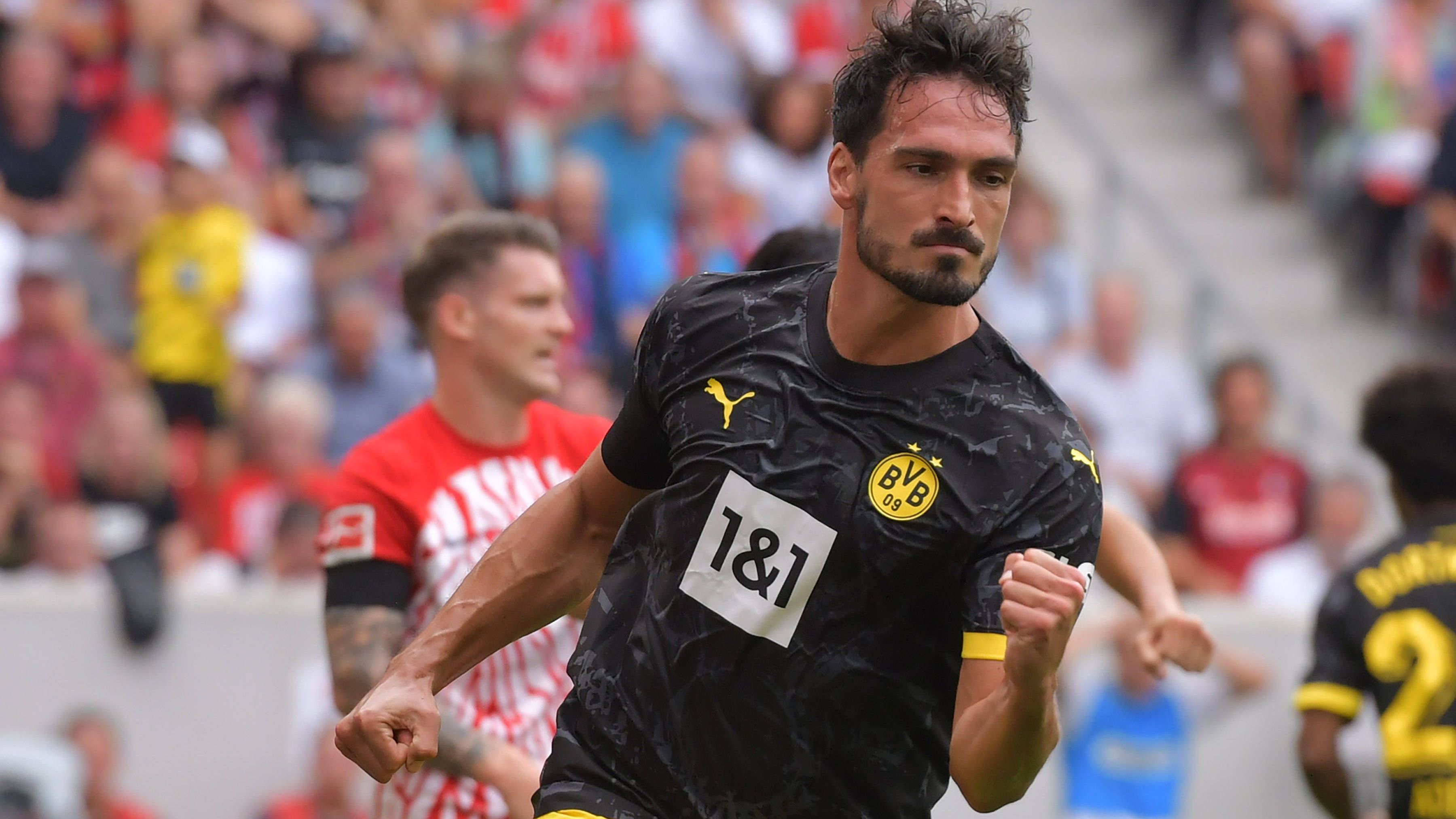 <strong>Mats Hummels<br></strong>Offensiv hui, defensiv so lala.&nbsp;Erzielt per Kopf nach Ecke sein erstes Saisontor (11.) und trifft damit in der 16. BL-Saison in Folge. Defensiv jedoch kein guter Nachmittag für ihn, im Kopfballduell mit Gregoritsch (18.) kommt er ebenso zu spät wie gegen Höler beim Freiburger Ausgleich (45.+1). In Hälfte zwei stabiler und mit dem umjubelten wie kuriosen Treffer zum 3:2.&nbsp;<strong>ran-Note: 2</strong>