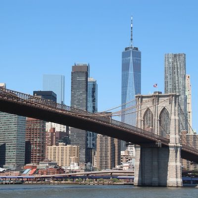 New Yorks Brooklyn Bridge wird 140