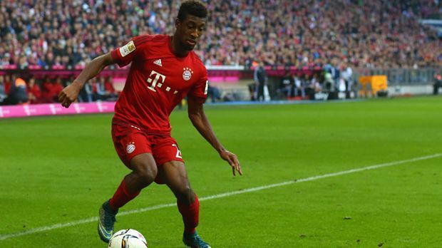 
                <strong>Kingsley Coman (Bayern München)</strong><br>
                Rechtes Mittelfeld: Kingsley Coman (FC Bayern München). Mit viel Selbstvertrauen kam der erst 19-jährige Franzose in das Star-Ensemble der Bayern - und er zeigt was er kann. In sieben Liga-Einsätzen kommt Coman auf zwei Tore und zwei Vorlagen.
              