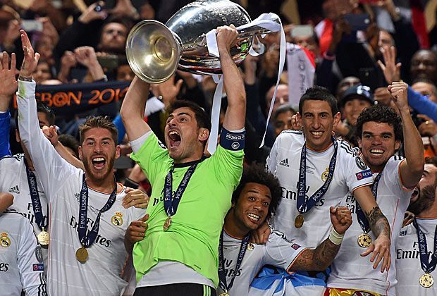 
                <strong>Champions-League-Finale: Real Madrid vs. Atletico Madrid</strong><br>
                Der Kapitän darf natürlich als erstes den Pokal anfassen: Iker Casillas hebt den Champions-League-Pott in den Lissabonner Nachthimmel.
              