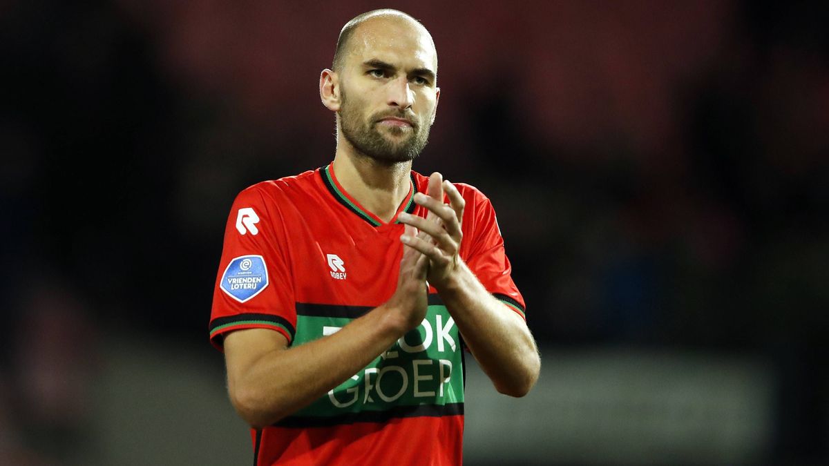 NIJMEGEN - Bas Dost of NEC Nijmegen during the Dutch Eredivisie match between NEC and Almere City FC in De Goffert on October 21, 2023 in Nijmegen, Netherlands. ANP BART STOUTJESDIJK Dutch Eredivis...
