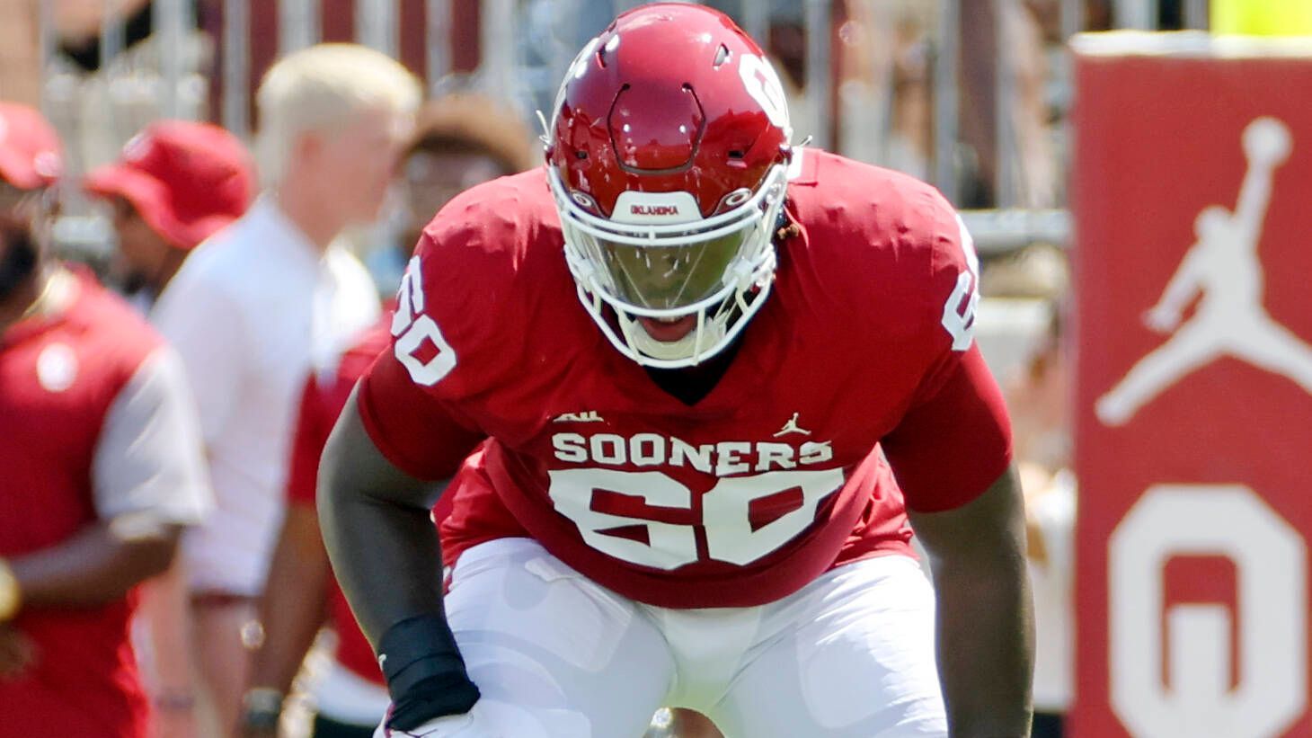 <strong>25. Pick: Green Bay Packers – OT Tyler Guyton (Oklahoma)</strong><br>Jetzt, wo Jordan Love bewiesen hat, dass er mit seinen Receivern auf einer Wellenlänge ist, braucht er ein bisschen mehr Zeit in der Pocket. Die kann Tyler Guyton ihm geben. Trotz seiner mehr als zwei Meter bewegt er sich schnell, er ist eine Eminenz in der Beschützerlinie von Love und kann Packers-Fans ruhiger schlafen lassen.