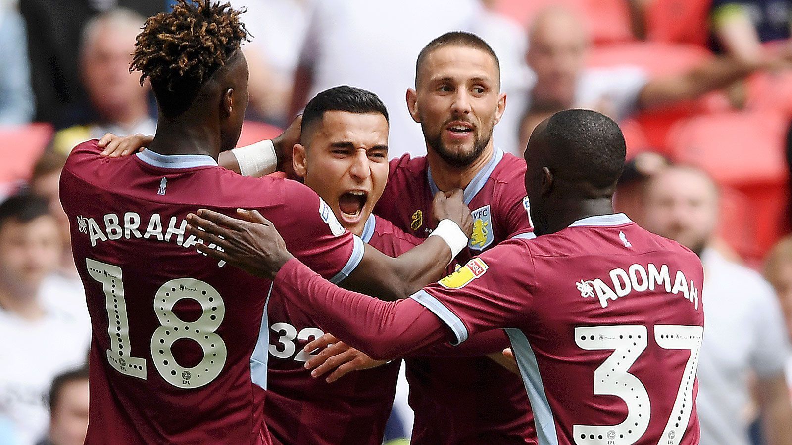 
                <strong>England: Aston Villa</strong><br>
                Drei Jahre lang musste die Premier League ohne Gründungsmitglied Aston Villa auskommen. Zur Saison 2019/2020 melden sich die "Villans" zurück - als Playoff-Sieger der zweitklassigen Championship. Als Tabellenfünfter hatte sich der Klub aus Birmingham für die Saisonverlängerung qualifiziert und räumte dann nach dem Elfmeterdrama gegen West Bromwich Albion im Finale von Wembley Derby County mit 2:1 aus dem Weg. Hier wird das 1:0 durch Anwar El Ghazi (2. v. l.) gefeiert.
              