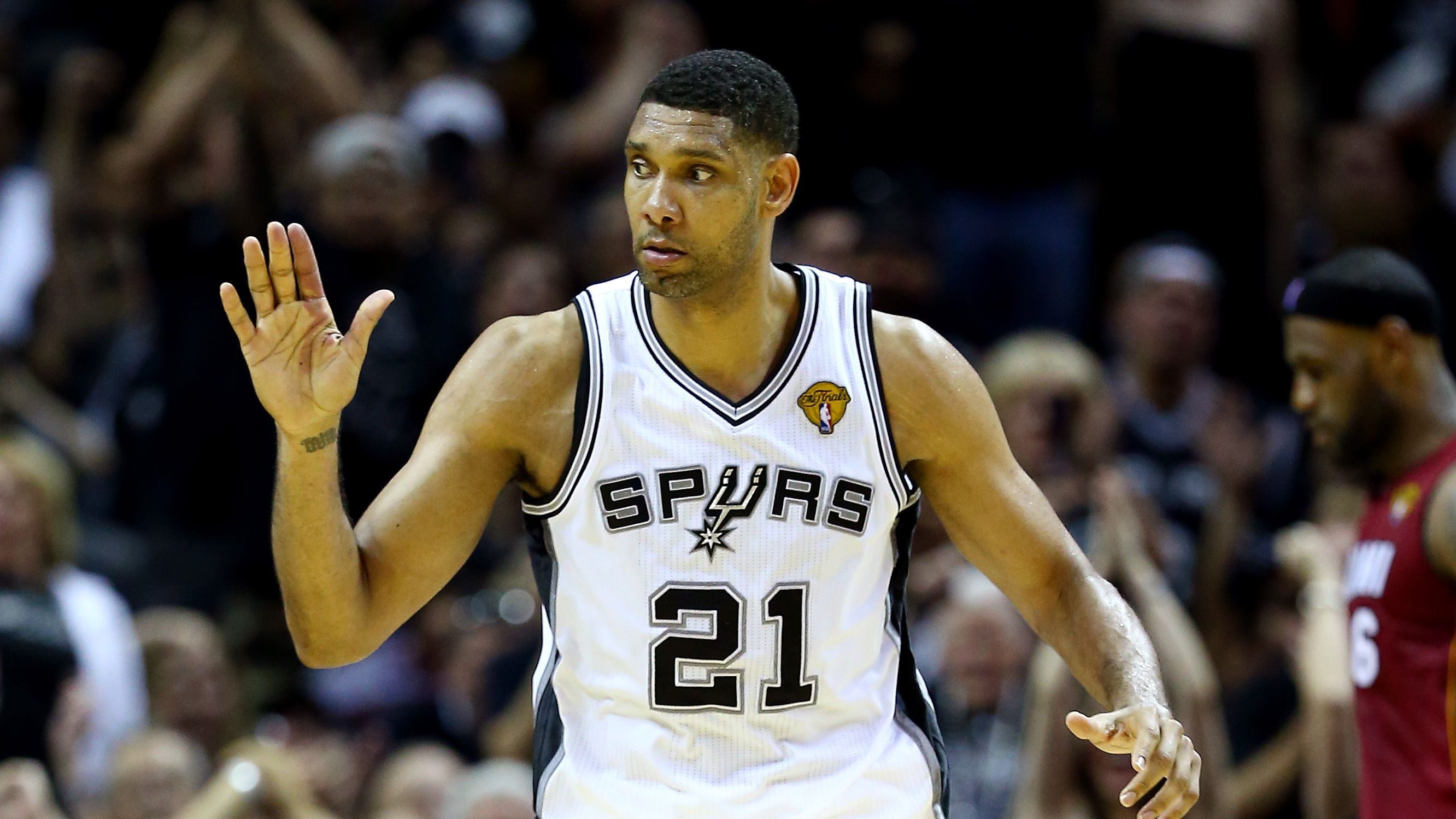 <strong>Platz 16: Tim Duncan</strong><strong><br></strong>- Punkte: 26.496 (⌀ 19 Punkte pro Spiel)<br>- Spiele: 1.392<br>- In der NBA von: 1997-2016<br>- Team: San Antonio Spurs