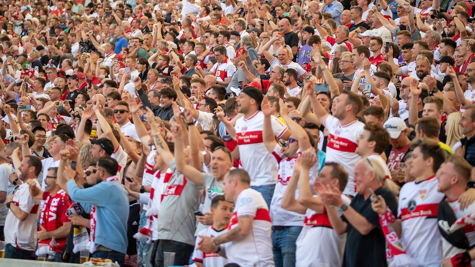 <strong>Platz 10: VfB Stuttgart (17,40 Euro)</strong><br>
                Bier: 5 Euro, Softdrink: 4 Euro, Bratwurst: 4,20 Euro