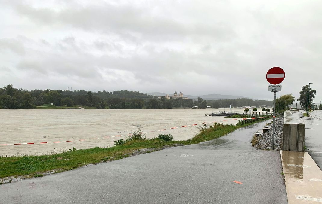 In Österreich ist die Schifffahrt auf der Donau untersagt.