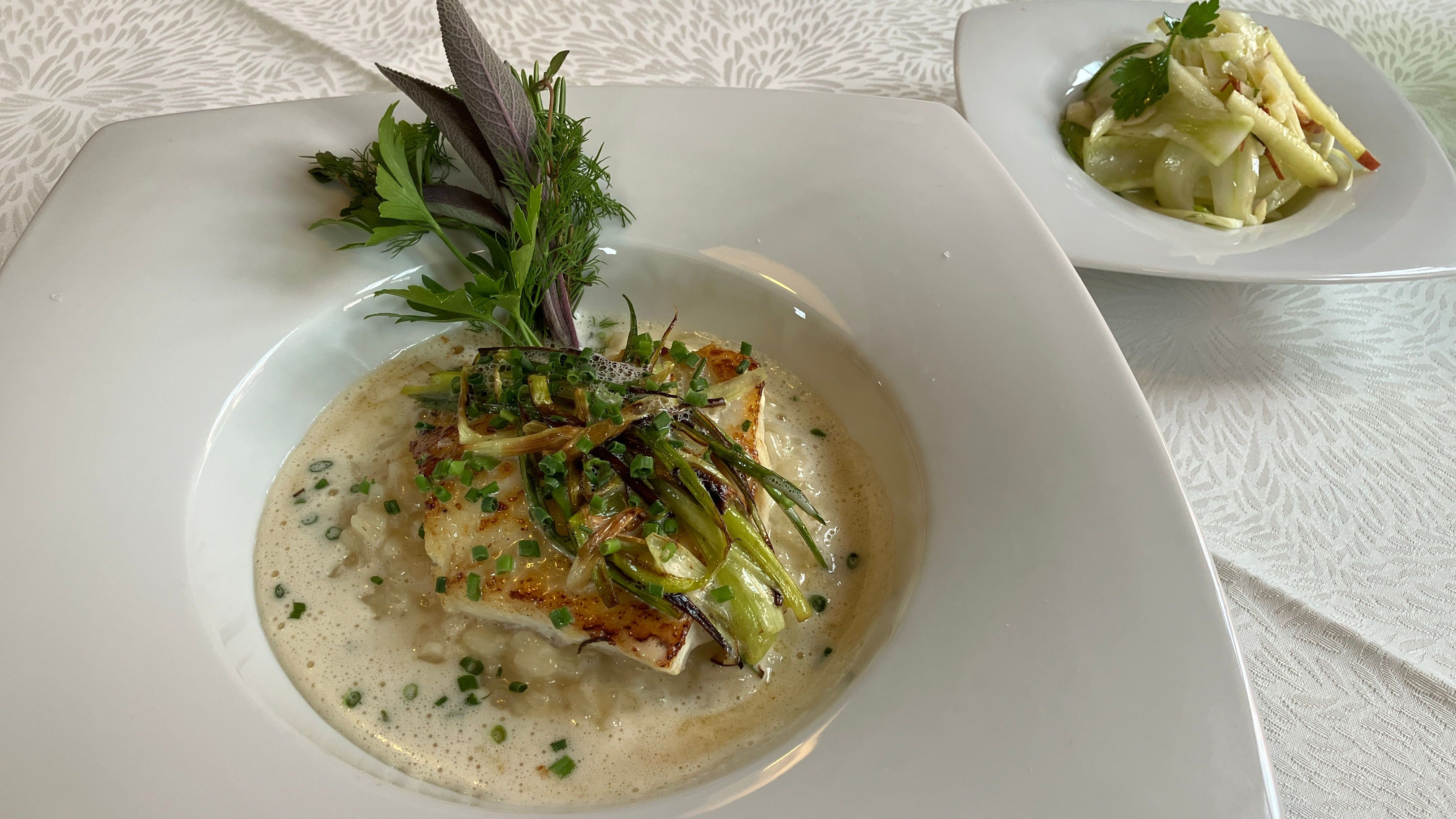 Gebratener Steinbutt auf Zitronenrisotto mit Buttersauce und Apfel ...