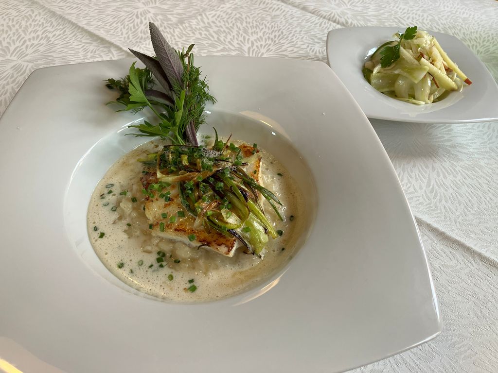 Gebratener Steinbutt auf Zitronenrisotto mit Buttersauce und Apfel ...