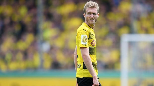 
                <strong>Andre Schürrle (Borussia Dortmund)</strong><br>
                Zumindest zum Auftakt der Champions-League-Gruppenphase muss Borussia Dortmund auf Weltmeister Andre Schürrle verzichten. Der 26-Jährige laboriert noch an den Folgen eines Muskelfaserrisses und fällt damit für das Spiel des BVB bei Tottenham Hotspur aus.
              