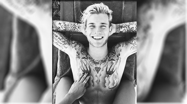 
                <strong>Loris Karius</strong><br>
                Nachdem die Mainzer auch dank Karius einen starken sechsten Platz in der Bundesliga erreichten, ist ein Wechsel gar nicht mehr so unwahrscheinlich. Dieser sexy Oberkörper würde den weiblichen Bundesliga-Fans dann entgehen ...
              