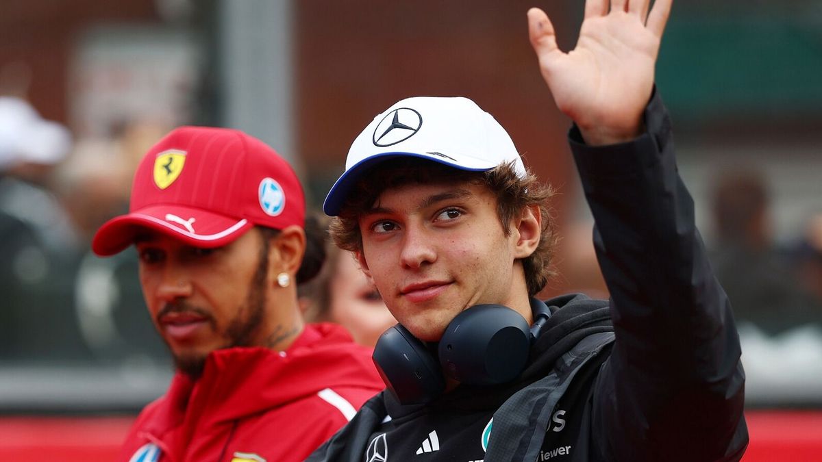 Lewis Hamilton mit Andrea Kimi Antonelli