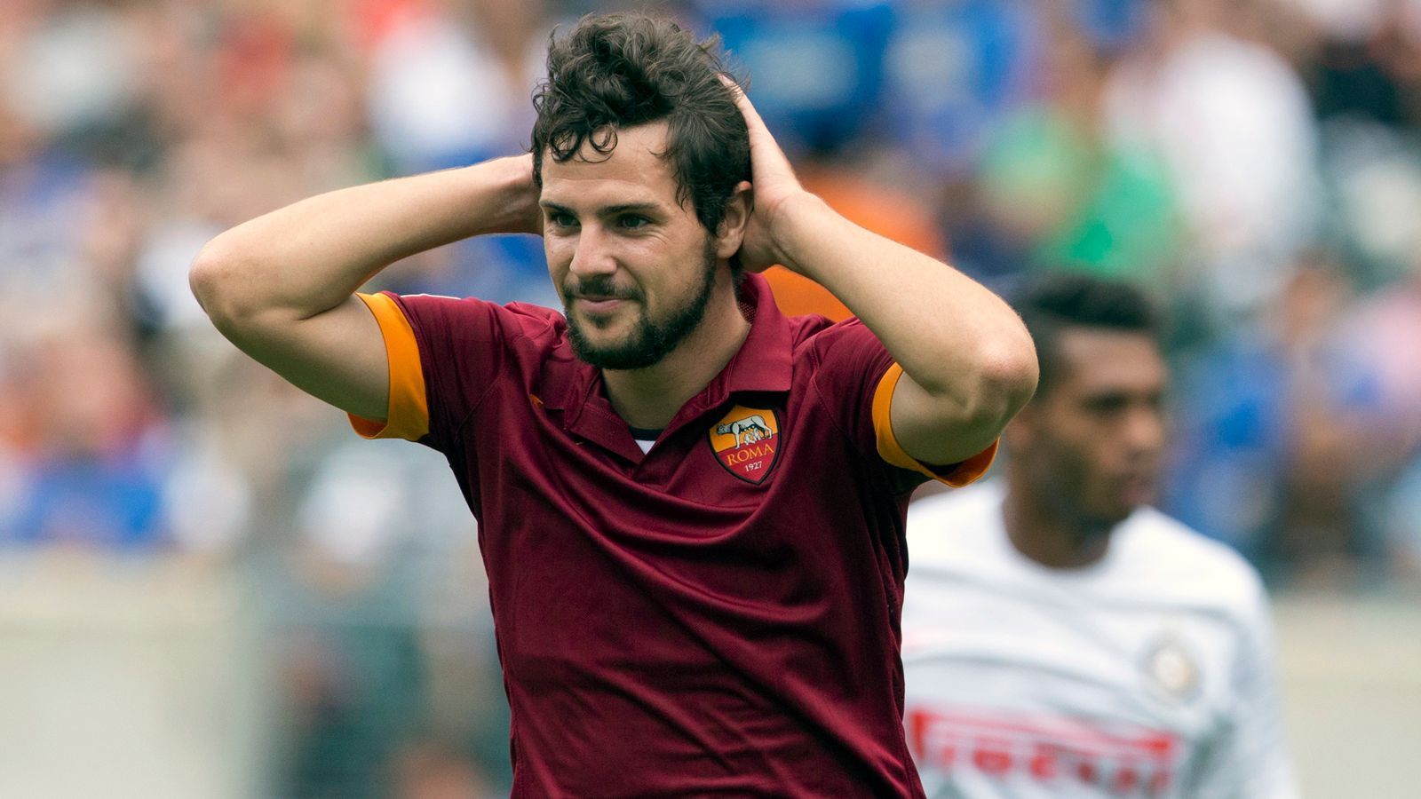 
                <strong>Mattia Destro (AS Rom) </strong><br>
                &#x2022; Leihgebühr: 11,5 Millionen Euro (Zeitraum: Saison 2012/13)<br>&#x2022; Geliehen von: CFC Genua <br>&#x2022; Geliehen an: AS Rom<br>
              