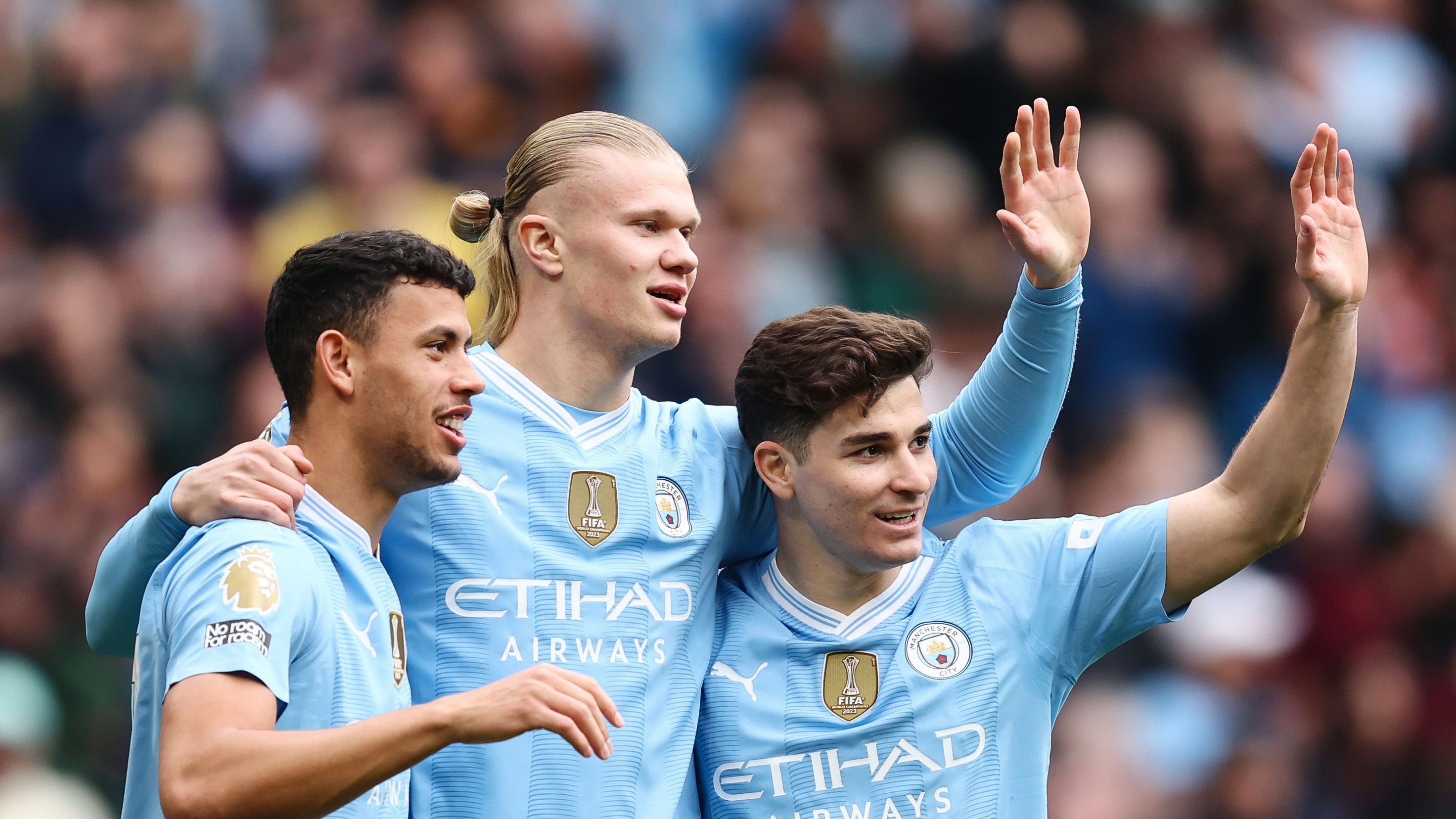 <strong>England</strong><br>In der Premier League hat Manchester City (73 Punkte) mit einem 5:1-Sieg gegen Luton Town Spitzenreiter FC Arsenal und Verfolger FC Liverpool (beide 71 Punkte) überholt und nun wieder alle Meistertrümpfe in der Hand ...