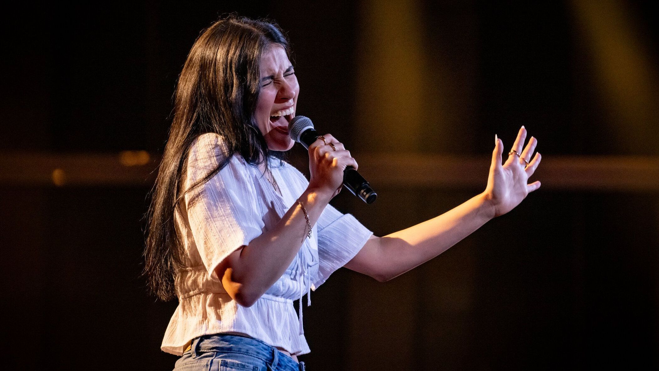 Sherin Gencer (19) aus Köln singt "Liebe" von Keyshia Cole - "Ich wollte schon immer mit meiner Musik auf der Bühne stehen, habe mich aber lange zurückgehalten. Ich fühlte mich in meiner Komfortzone sicher. Jetzt bin ich bereit für die „The Voice“-Bühne!"