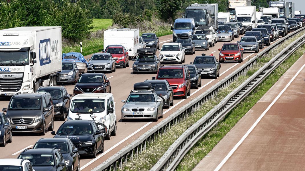 Die geplante vierte Führerscheinrichtlinie der EU könnte einige Neuerungen für Autofahrer:innen mit sich bringen.