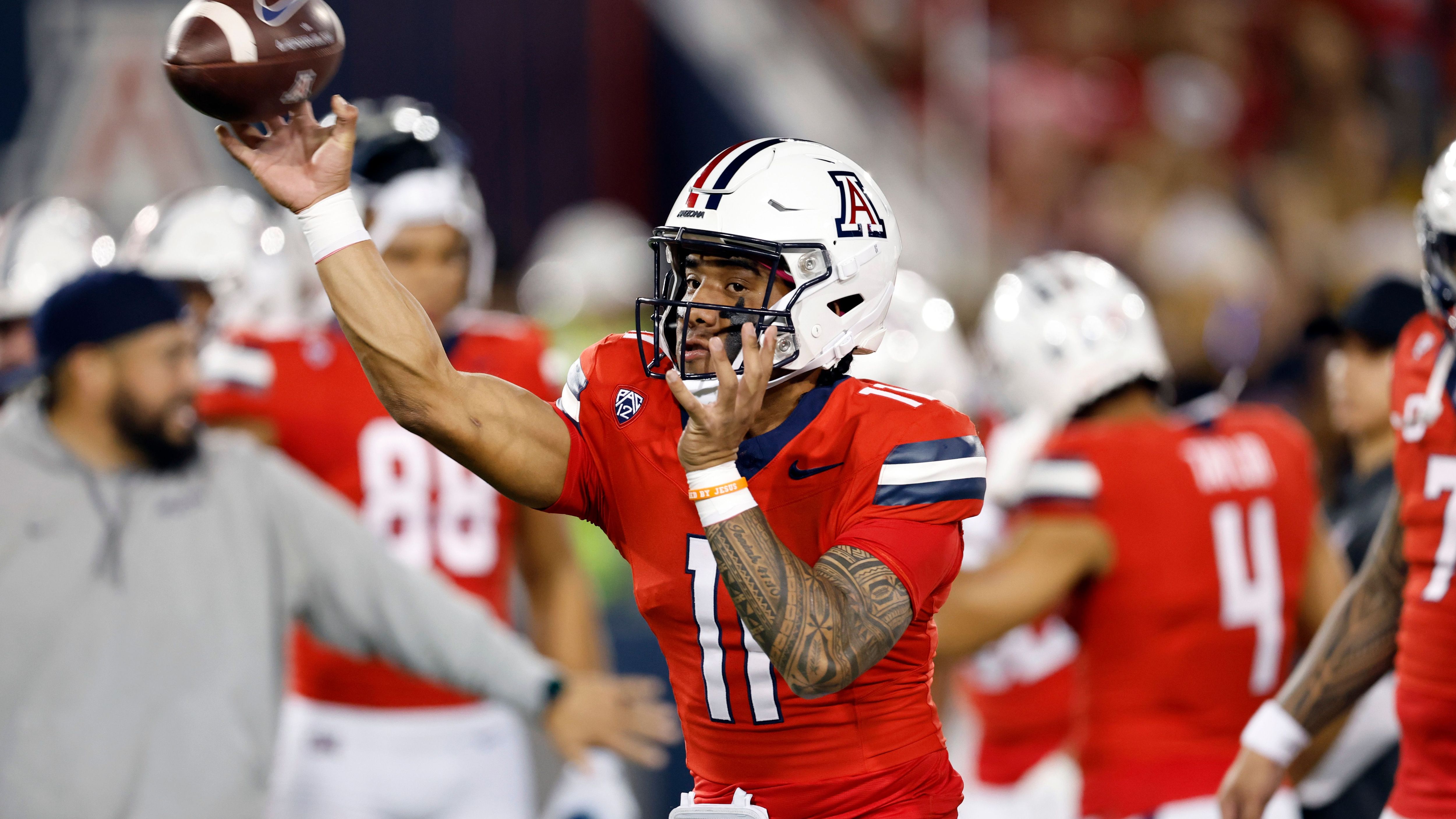 <strong>14. Arizona Wildcats (vorher Platz 16) 9-3<br></strong>Arizona lieferte im Saisonfinale richtig ab und überrollte den Rivalen Arizona State mit 59:23. Wildcats-Quarterback Noah Fifita warf für 527 Yards und vier Touchdowns.