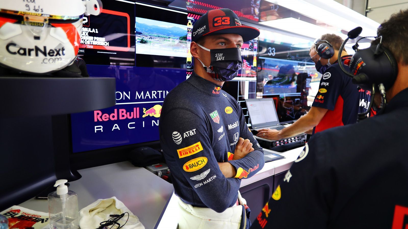 
                <strong>Platz 3: Max Verstappen</strong><br>
                Nach dem enttäuschenden Ausfall beim Auftakt war Max Verstappen erwartungsgemäß der einzige Pilot, der Mercedes gefährlich wurde. Gegen Hamilton hatte zwar auch der Niederländer keine Chance, doch Bottas bot der Red-Bull-Star lange einen harten Schlagabtausch. Verstappen kann die Mercedes-Dominanz noch am ehesten brechen, wenn sein Auto ihm kein Strich durch die Rechnung macht.
              