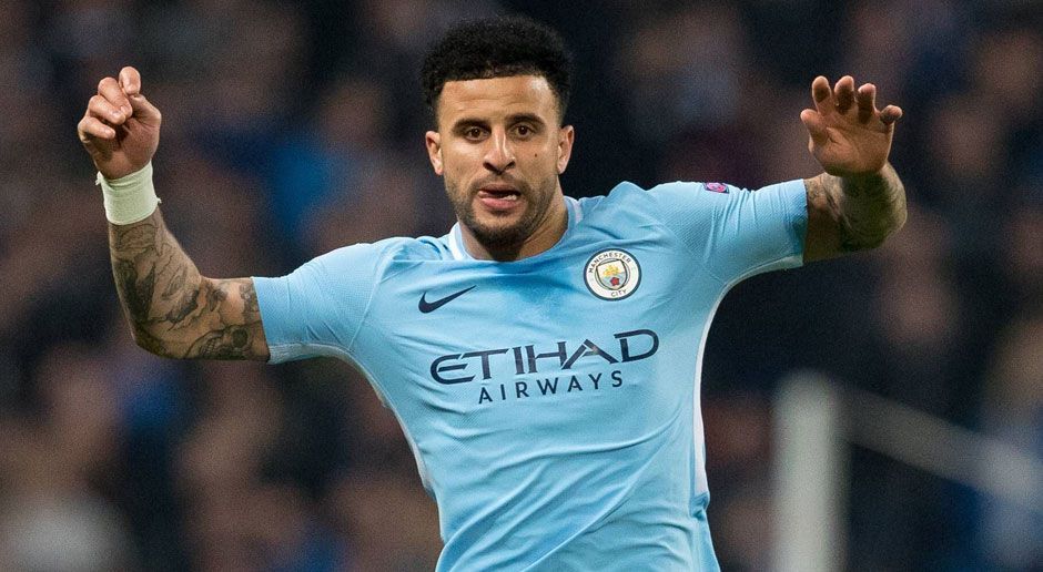 
                <strong>Abwehr: Kyle Walker (Manchester City)</strong><br>
                Der rechte Außenverteidger des Meisters ist einer von gerade einmal zwei Engländern in der Elf des Jahres. Der Neuzugang der Hotspur sieht in seinem zweiten Punktspiel für City gelb-rot, gewöhnt sich danach aber schnell an das System von Pep Guardiola und kommt in der Rückrunde bislang ohne Karte aus.
              