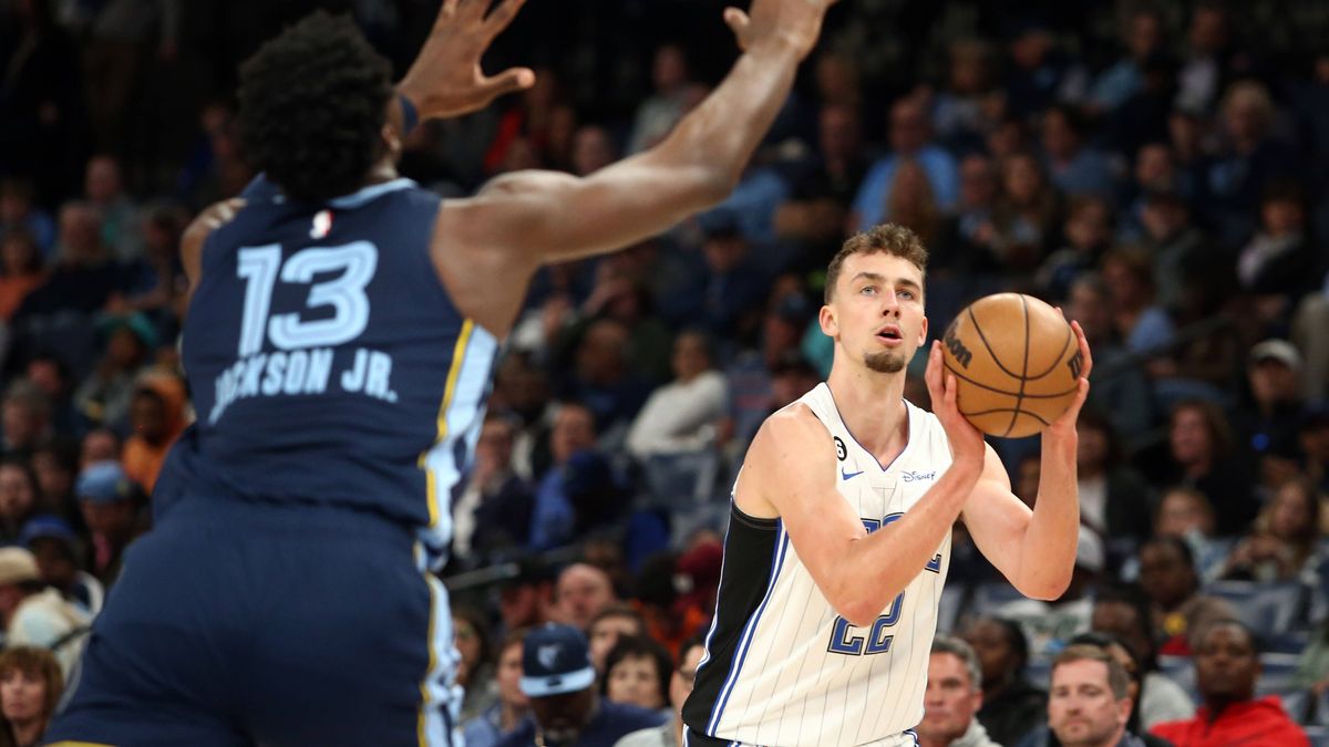 NBA, Basketball Herren, USA Orlando Magic at Memphis Grizzlies Mar 28, 2023; Memphis, Tennessee, USA; Orlando Magic forward Franz Wagner (22) shoots a 3-pointer during the first half against the Me...