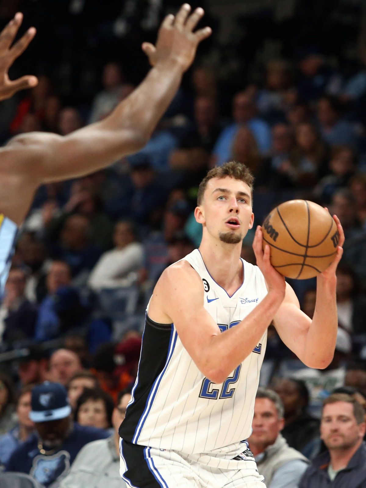 NBA, Basketball Herren, USA Orlando Magic at Memphis Grizzlies Mar 28, 2023; Memphis, Tennessee, USA; Orlando Magic forward Franz Wagner (22) shoots a 3-pointer during the first half against the Me...