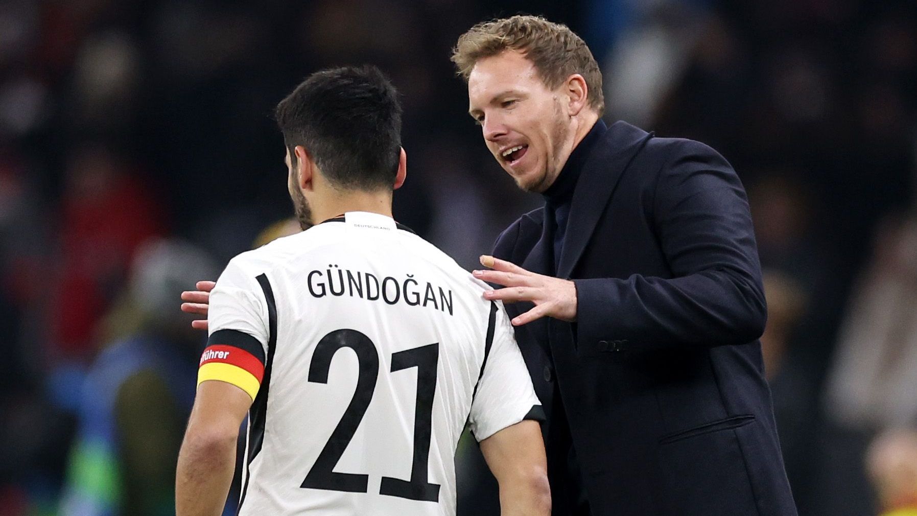 <strong>Ilkay Gündogan</strong><br>Der Deutsch-Türke wird von den Gästefans mit einem heftigen Pfeifkonzert empfangen, das sich aber nach Anpfiff legt. Lässt sich häufig tief fallen, bekommt aber wie Kimmich kaum Zugriff aufs Spiel und leistet sich zu viele unnötige Fehlpässe. Vom Kapitän kann und muss man mehr erwarten. <strong><em>ran</em>-Note: 4</strong>